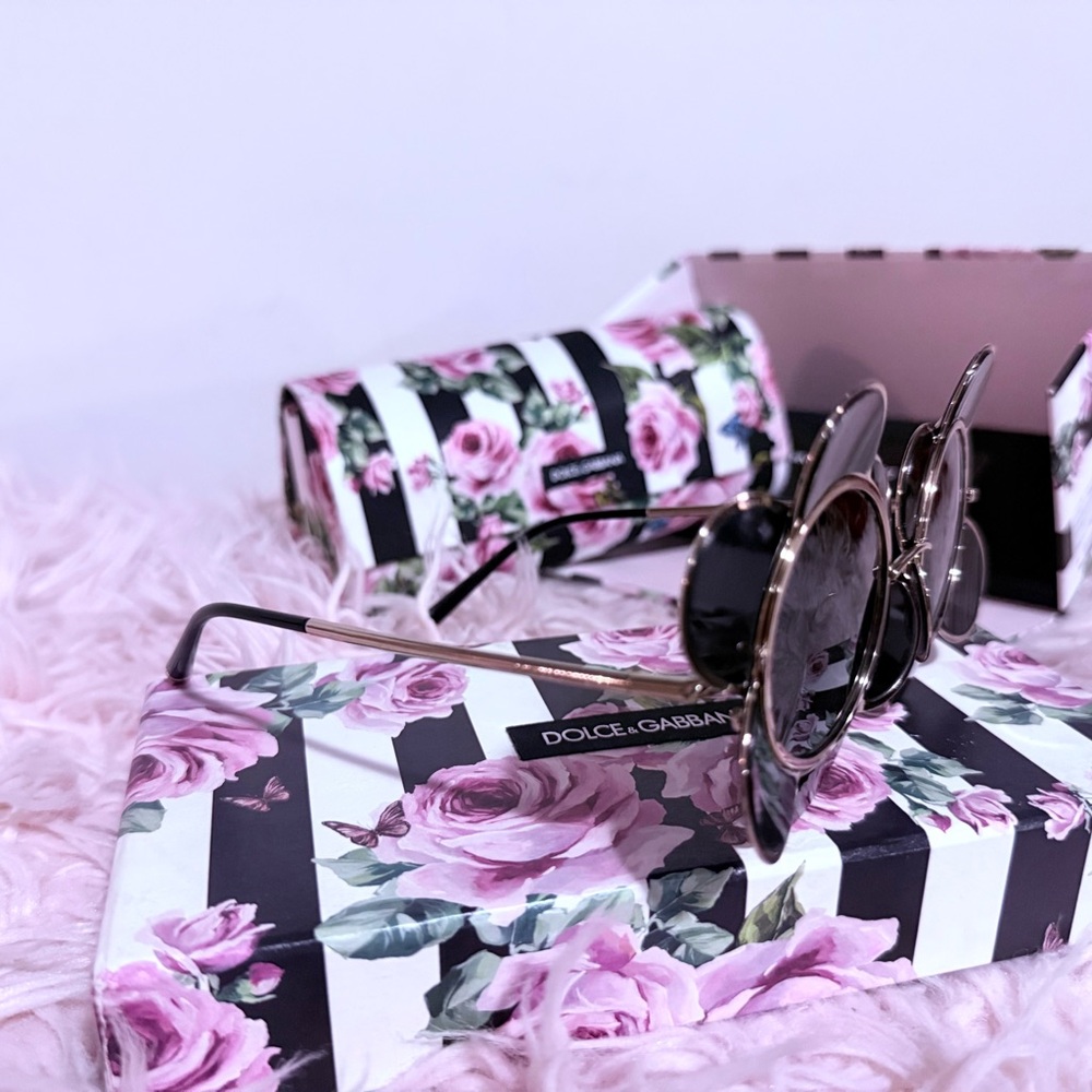 Dolce & Gabbana Special Edition/Runway Black Floral Sunglasses….(Rare find) - Picture 4 of 4